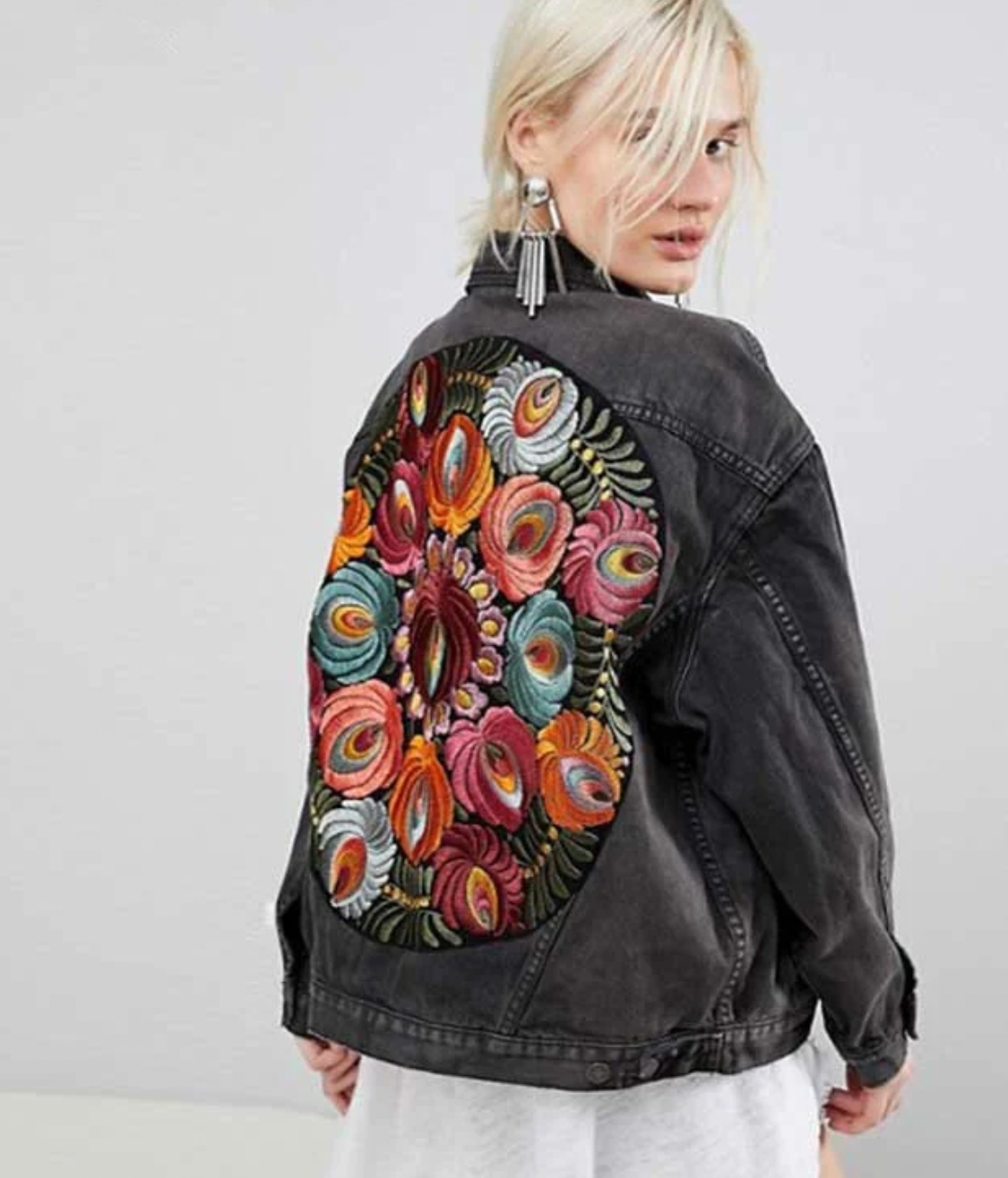Damenjacke mit Blumenprint aus hochwertigem Denim, Elegantes Design, Vielseitig kombinierbar-5