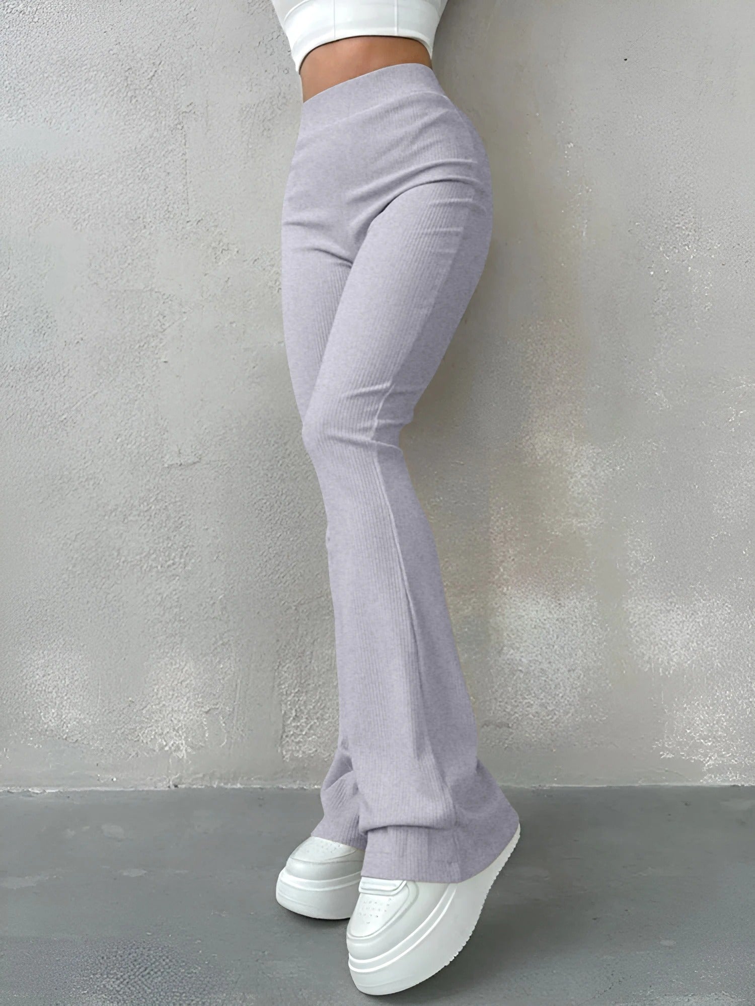 Gerippte Damenhose mit hoher Taille