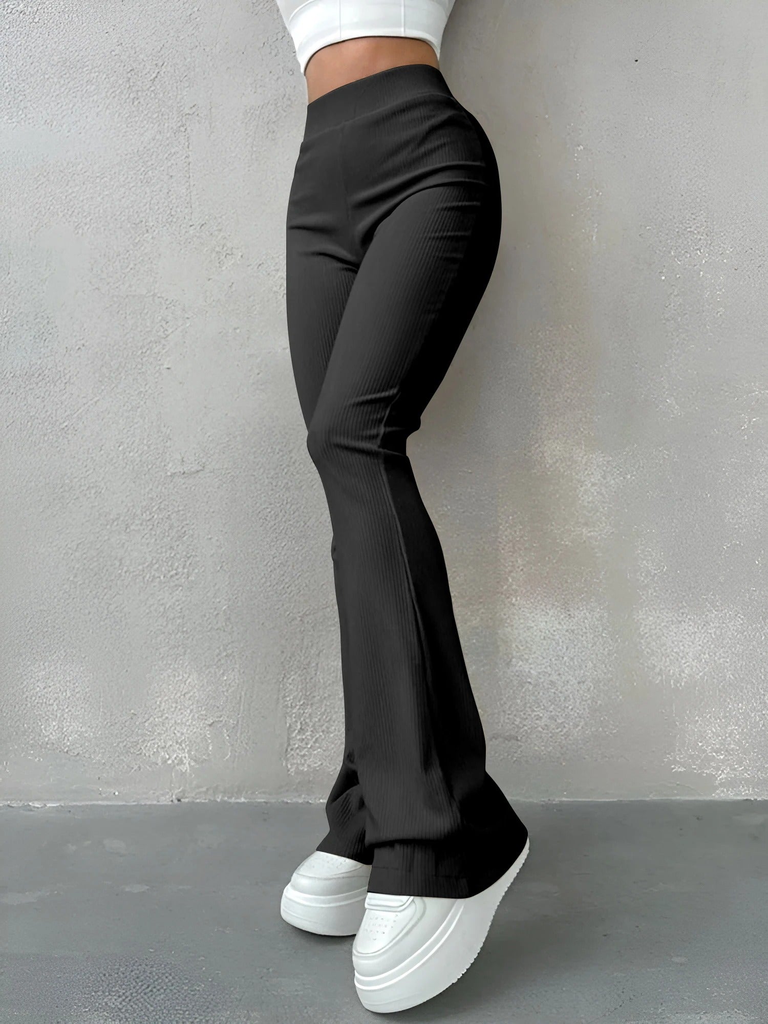 Gerippte Damenhose mit hoher Taille