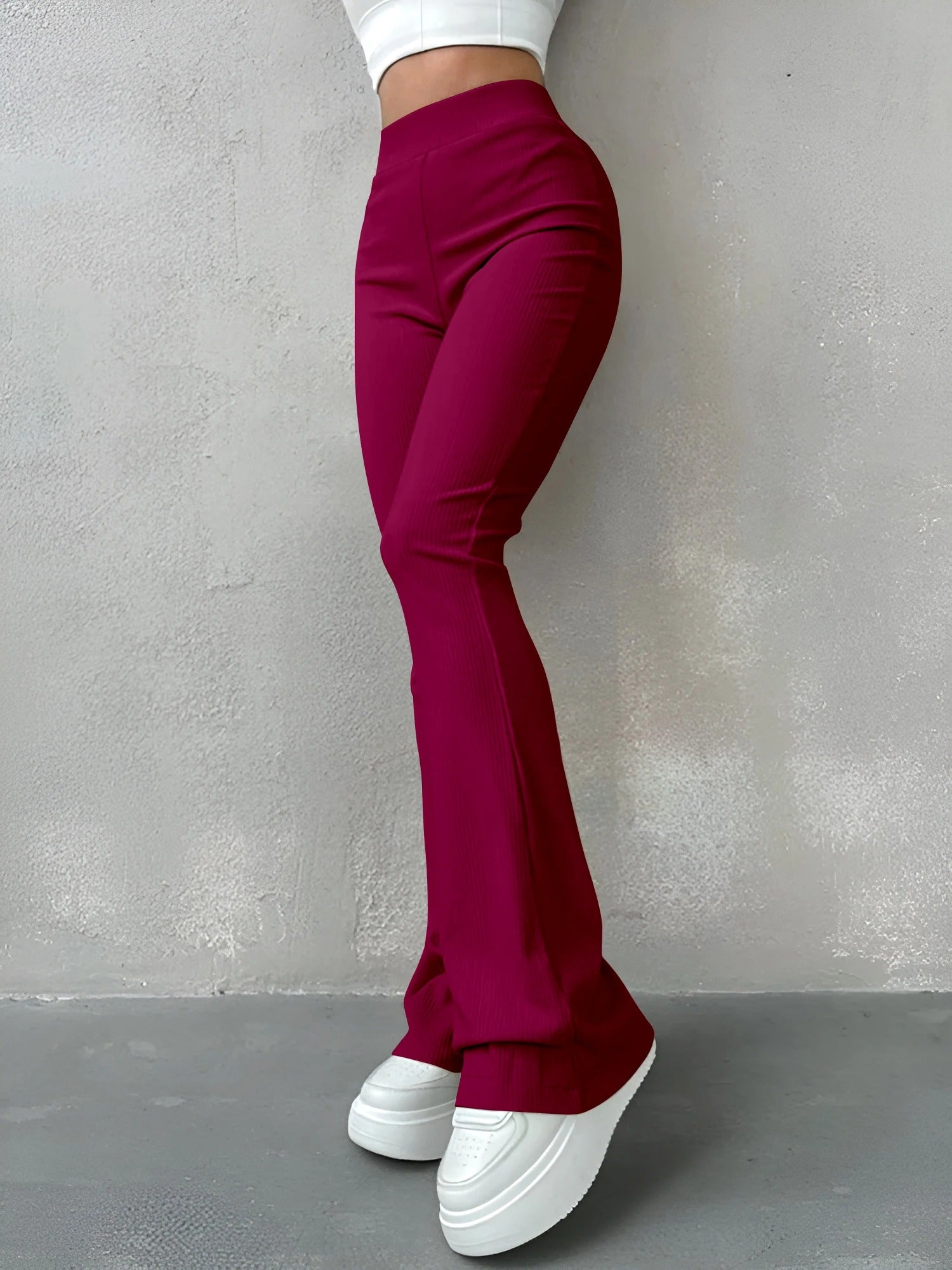 Gerippte Damenhose mit hoher Taille