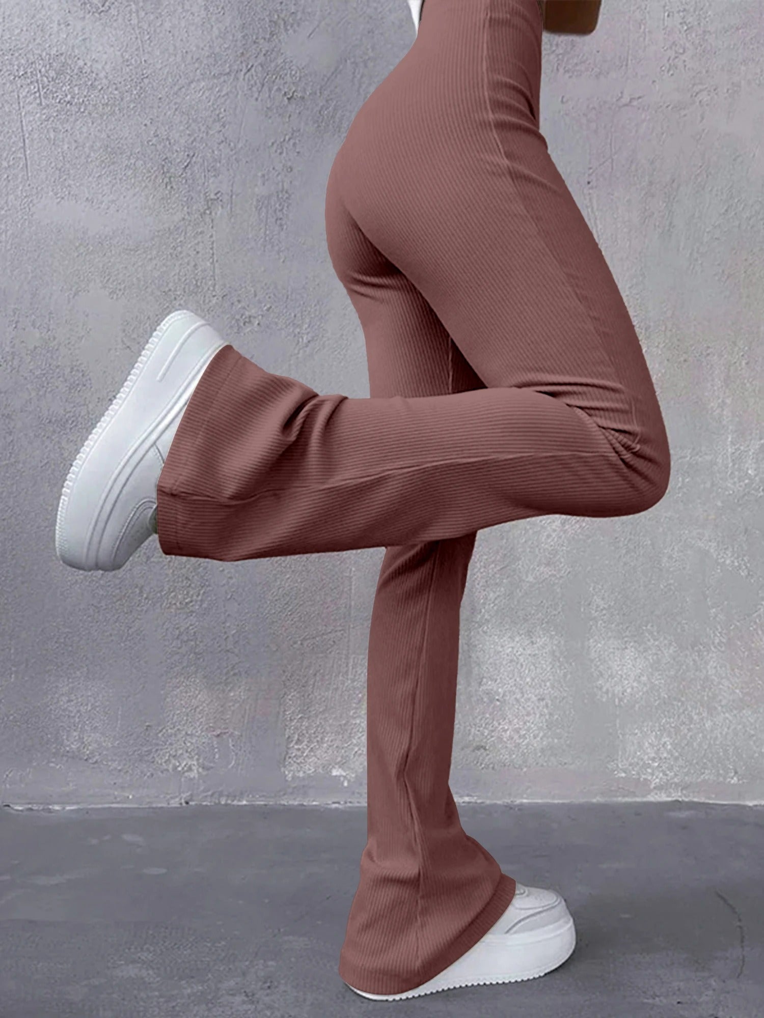 Gerippte Damenhose mit hoher Taille