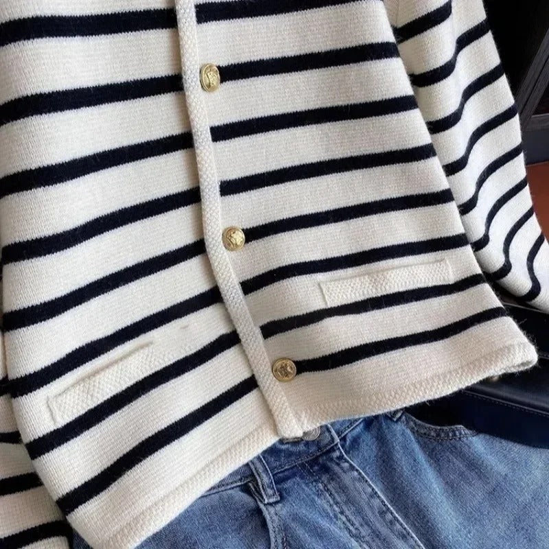 Gestreifte Damen-Strickjacke