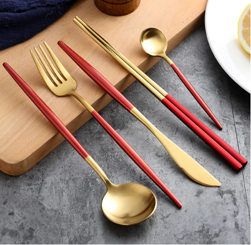 24-teiliges Besteckset für Elegante Anlässe mit Gold-Akzenten 2