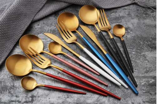 24-teiliges Besteckset für Elegante Anlässe mit Gold-Akzenten 5