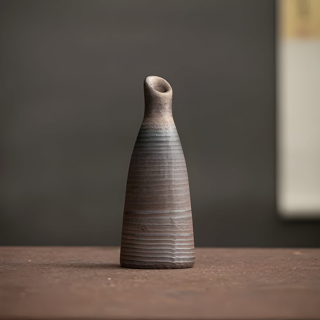 Antike Keramikvase für Stilvolle Innendekoration, Elegante Silhouette, Handgefertigt, Ideal für Blumen oder als Kunstwerk 3