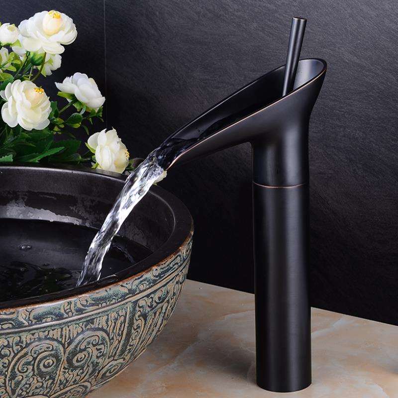 Antiker Wasserhahn Bad mit Wasserfall-Auslauf für elegante Badezimmergestaltung 2