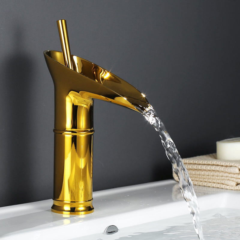 Antiker Wasserhahn Bad mit Wasserfall-Auslauf für elegante Badezimmergestaltung 4