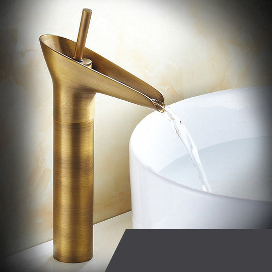Antiker Wasserhahn Bad mit Wasserfall-Auslauf für elegante Badezimmergestaltung 5