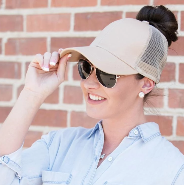 Damen Baseballcap mit Zopfloch und Klettverschluss 1