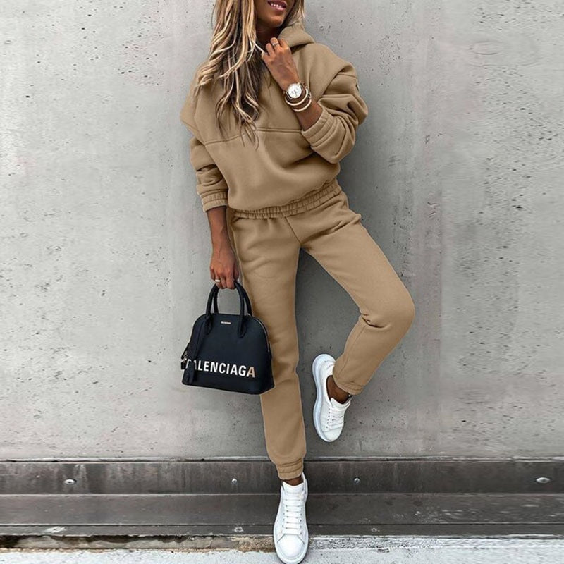 Damen Jogginganzug Oversized Hoodie und Tapered Pants aus Weichem Mischgewebe 4