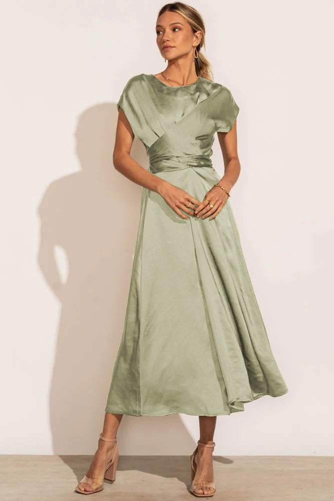 Damen Midi Abendkleid mit Gelaunten Ärmeln und Diagonalem Schnitt 3