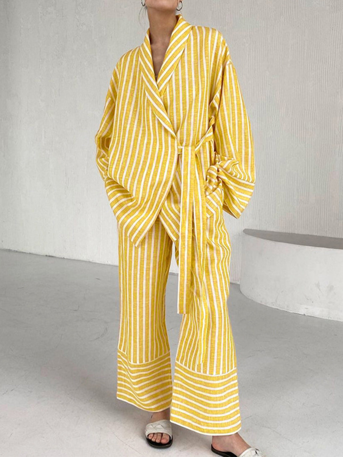 Damen Pyjama Set Lässiger Zweiteiliger Schlafanzug mit Wickelbluse und Weiten Hose aus leichtem Material 4