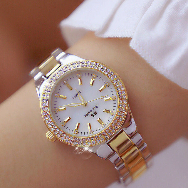 Damen Uhr mit Glänzender Oberfläche und Edelstahlarmband 1
