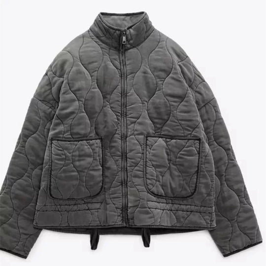 Damenjacke mit Taschen und geraden Linien 2