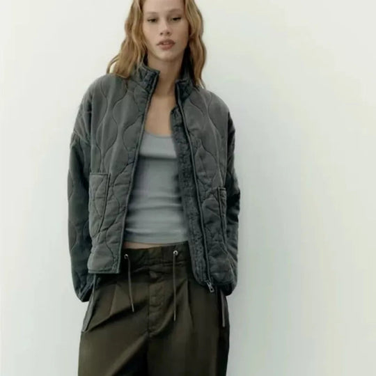 Damenjacke mit Taschen und geraden Linien 4
