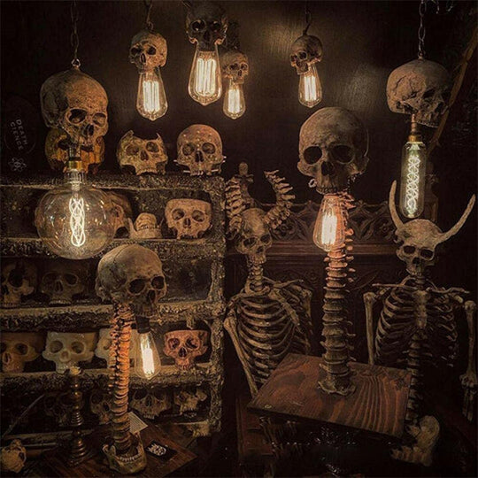 Horror Lampe Totenkopf mit Wirbelsäule 4