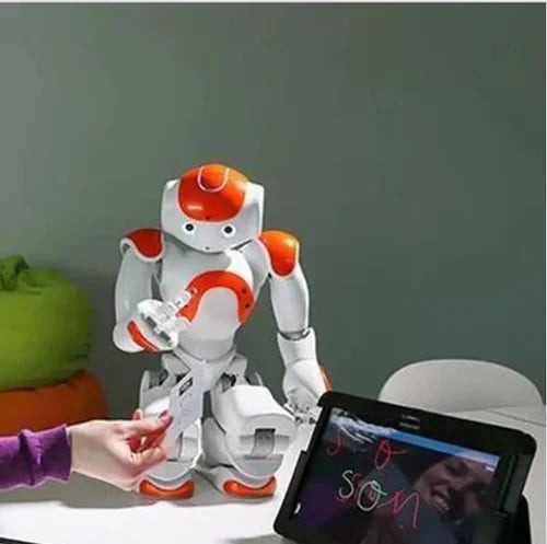 Interaktiver Lernroboter für Kinder mit Gestensteuerung und Multifunktionalen Aktionen 2