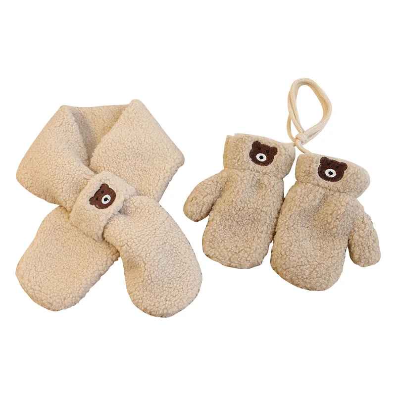 Kinder Winterset Fleece Fäustlinge und Schal mit Bär 1