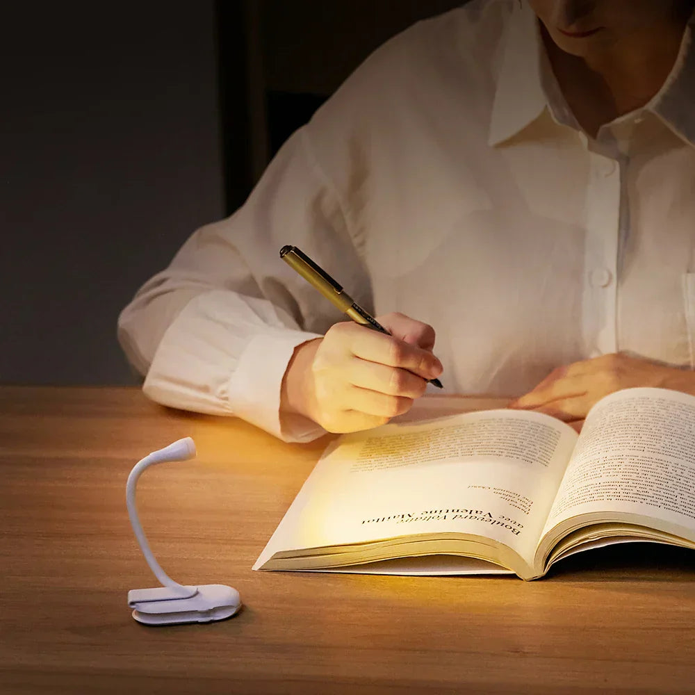 Leselampe Bett Mit Clip und Dimmbarem Licht für Bücher – Flexible 360° Leselampe für Nachtlesen und Reisen 2