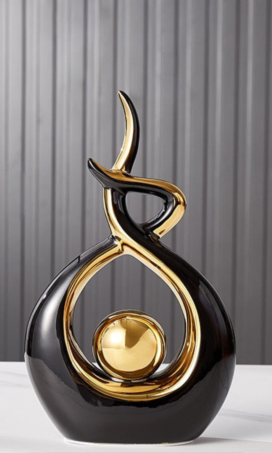 Moderne Abstrakte Kunstskulptur für Zuhause und Büro mit Goldakzenten 9