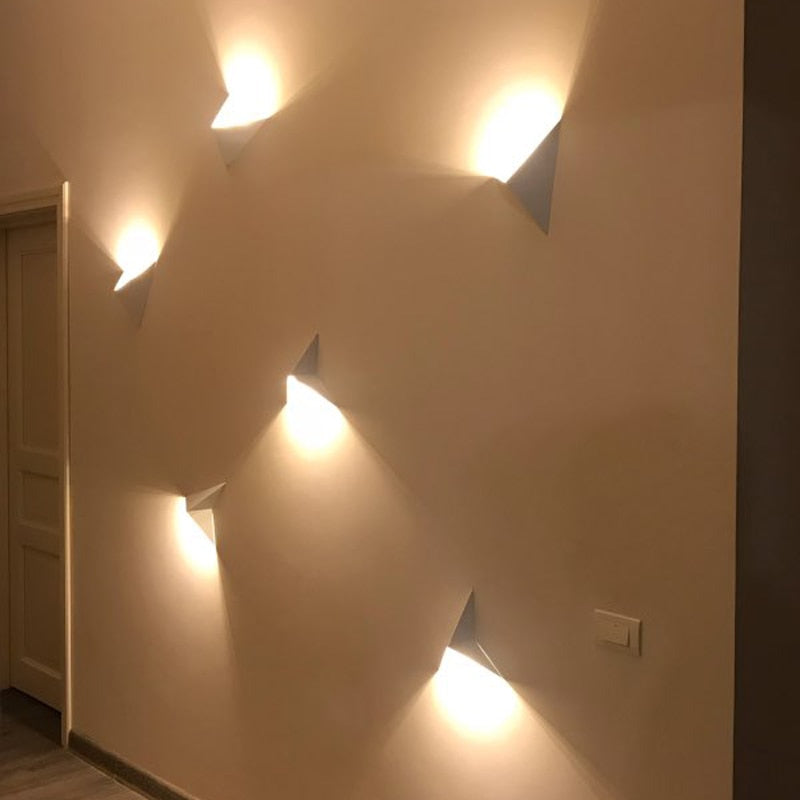 Moderne LED Wandleuchte Innen Dreieckig für Wohnzimmer und Badezimmer 1