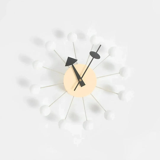 Moderne Wanduhr im Sonnenschliff-Design für stilvolle Akzente 7