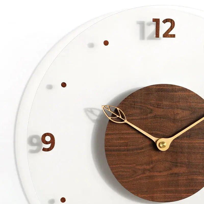 Moderne Wanduhr mit Holzoberfläche 6