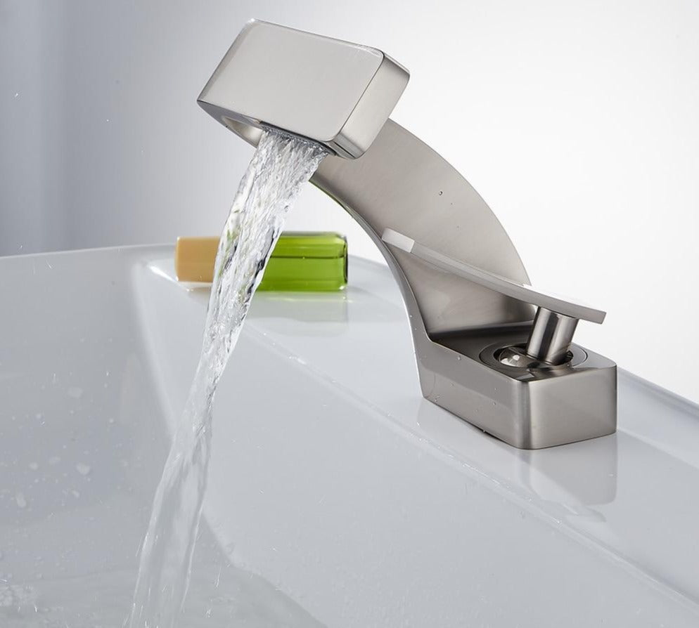Moderner Wasserhahn Küche Bad Mit Geschwungenem Design Küchenarmatur 2