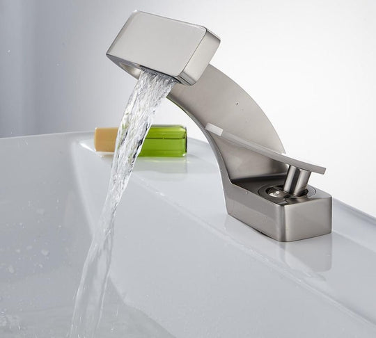 Moderner Wasserhahn Küche Bad Mit Geschwungenem Design Küchenarmatur 2
