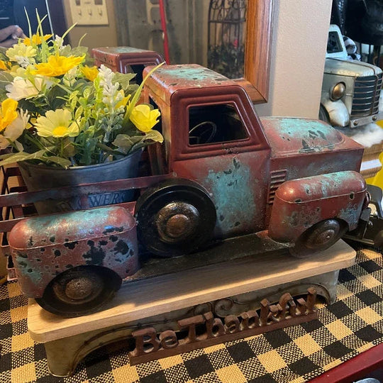Rustikaler Pflanzer im LKW-Design für Garten und Dekoration 3