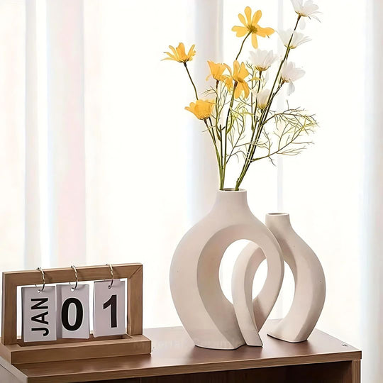 Set von modernen Vasen mit abstraktem Design aus Keramik 4