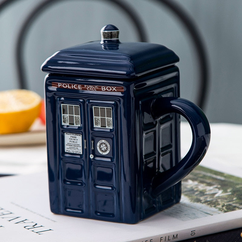 Tasse im Polizeibox-Design mit Löffel für Sci-Fi-Fans 0