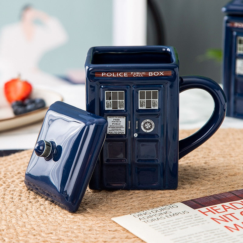 Tasse im Polizeibox-Design mit Löffel für Sci-Fi-Fans 4