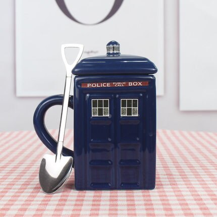 Tasse im Polizeibox-Design mit Löffel für Sci-Fi-Fans 7