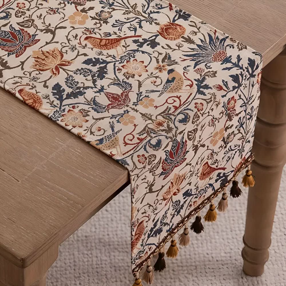 Tischläufer mit Blumen- und Vogelmotiv für rustikale Eleganz 4
