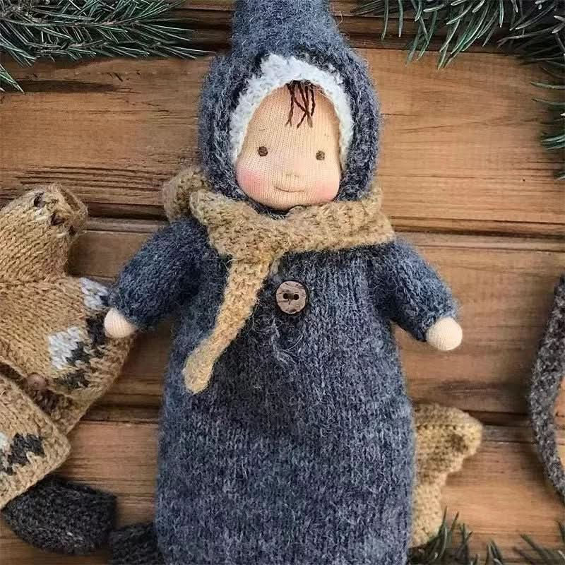 Waldorfpuppe mit Zubehör für Kinder 7