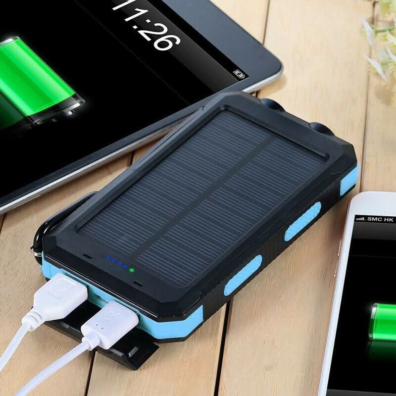 Wasserdichte Power Bank Solar für Outdoor-Abenteuer mit 30000 mAh und LED-Taschenlampe 1