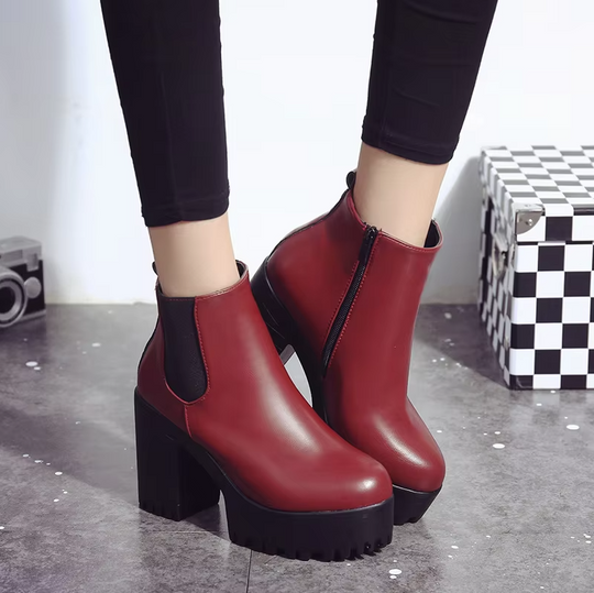 Hochhackige Damenstiefel