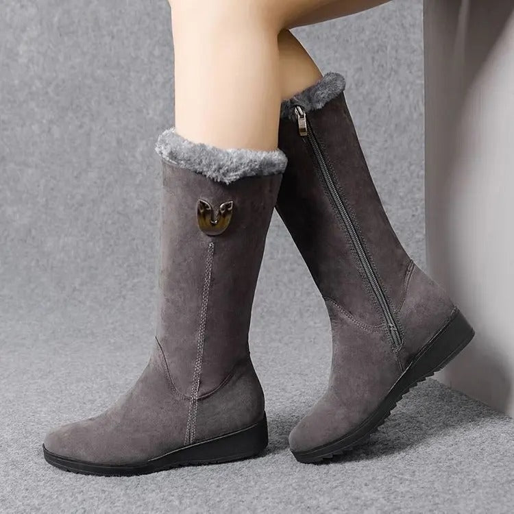 Hohe Pelzstiefel für Frauen