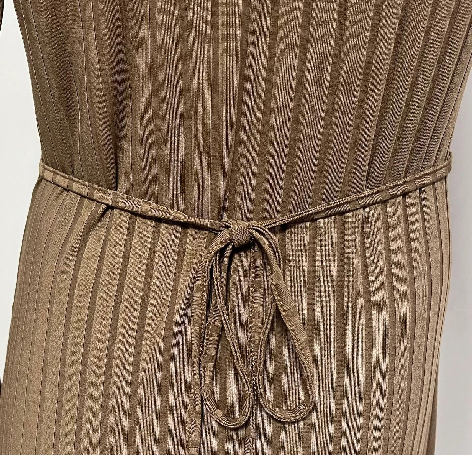 Klassisches lockeres Strickkleid für Damen