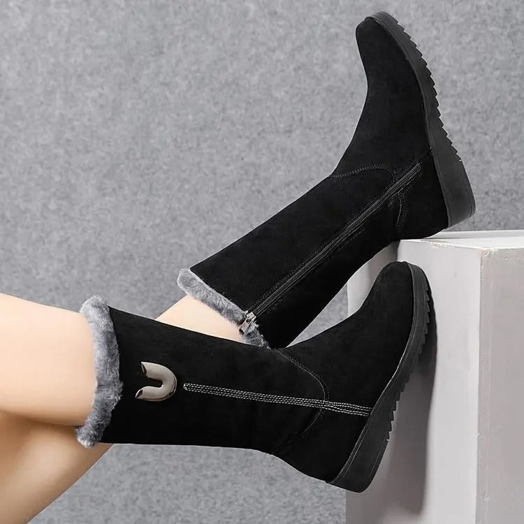 Hohe Pelzstiefel für Frauen