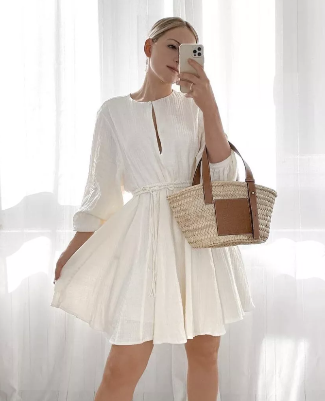 Damenkleid mit Schleifengürtel und kurzen Ballonärmeln