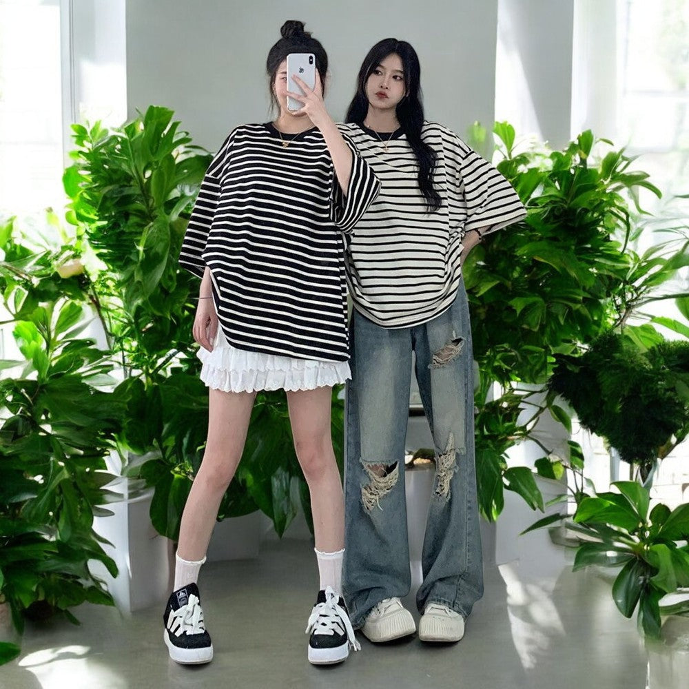 Zerrissene Damenjeans mit hoher Taille