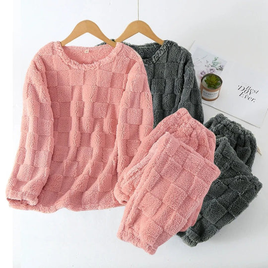 Kariertes Winter-Pyjama-Set für Frauen