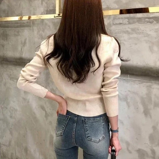 Damenstrickjacke mit einreihiger Knopfleiste