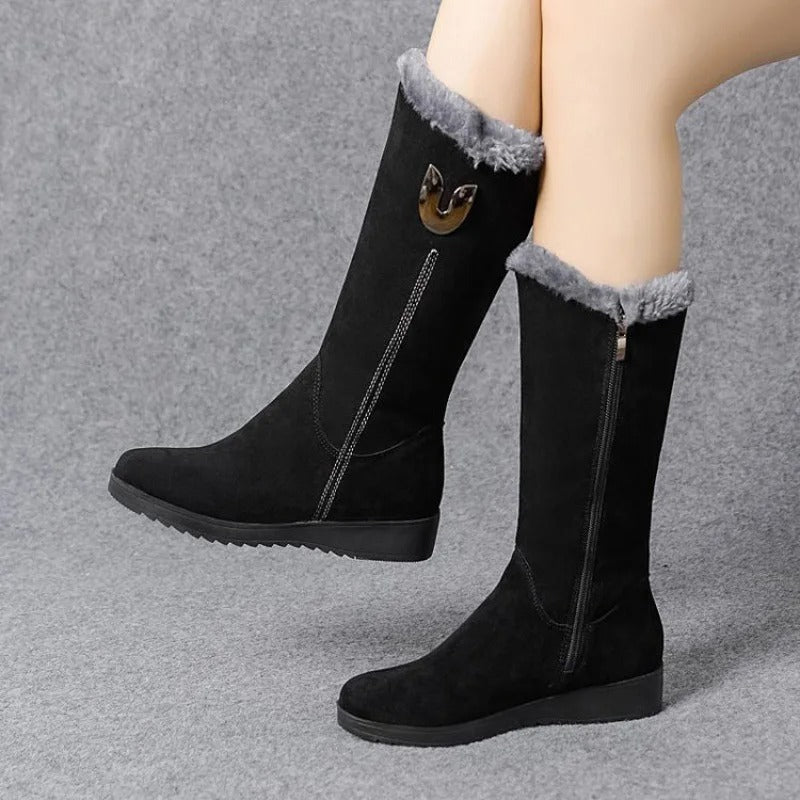 Hohe Pelzstiefel für Frauen