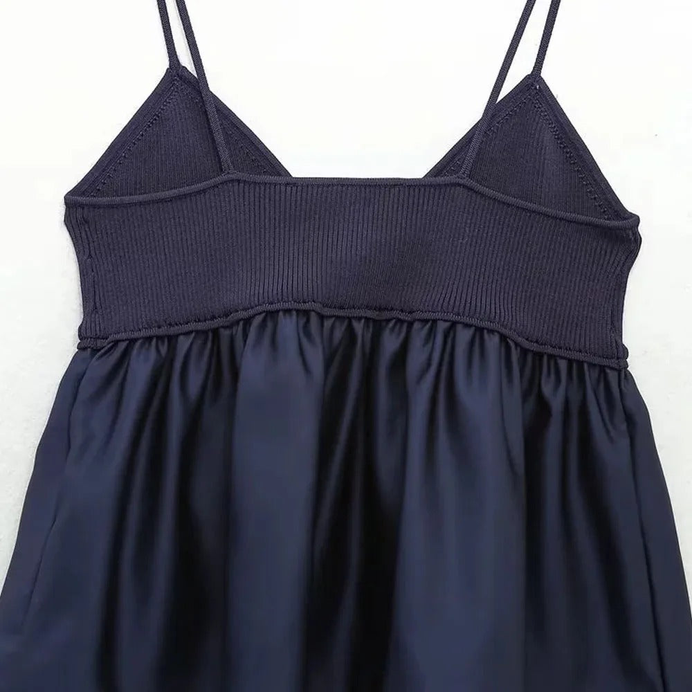 Geplissierte Kielbluse für Damen mit V-Ausschnitt