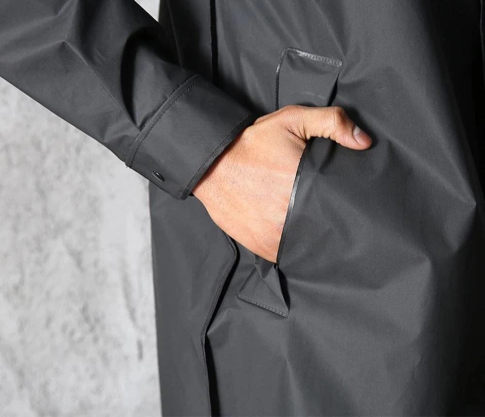 Wasserdichter Regenmantel mit Kapuze