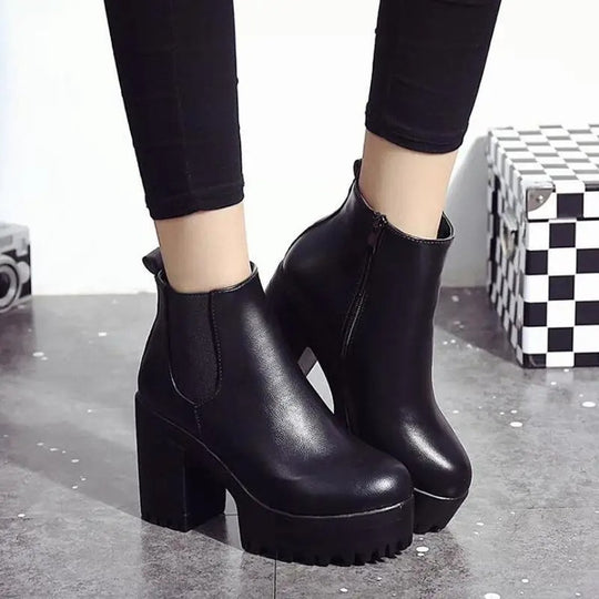 Hochhackige Damenstiefel