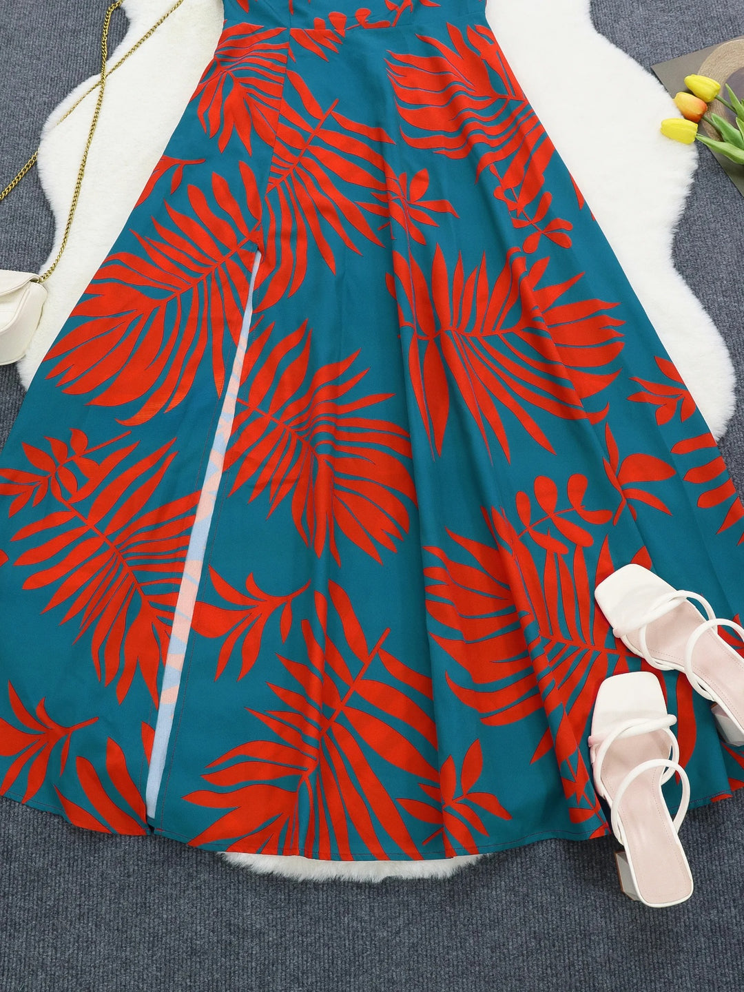 Ein-Schulter-Maxikleid mit tropischem Print